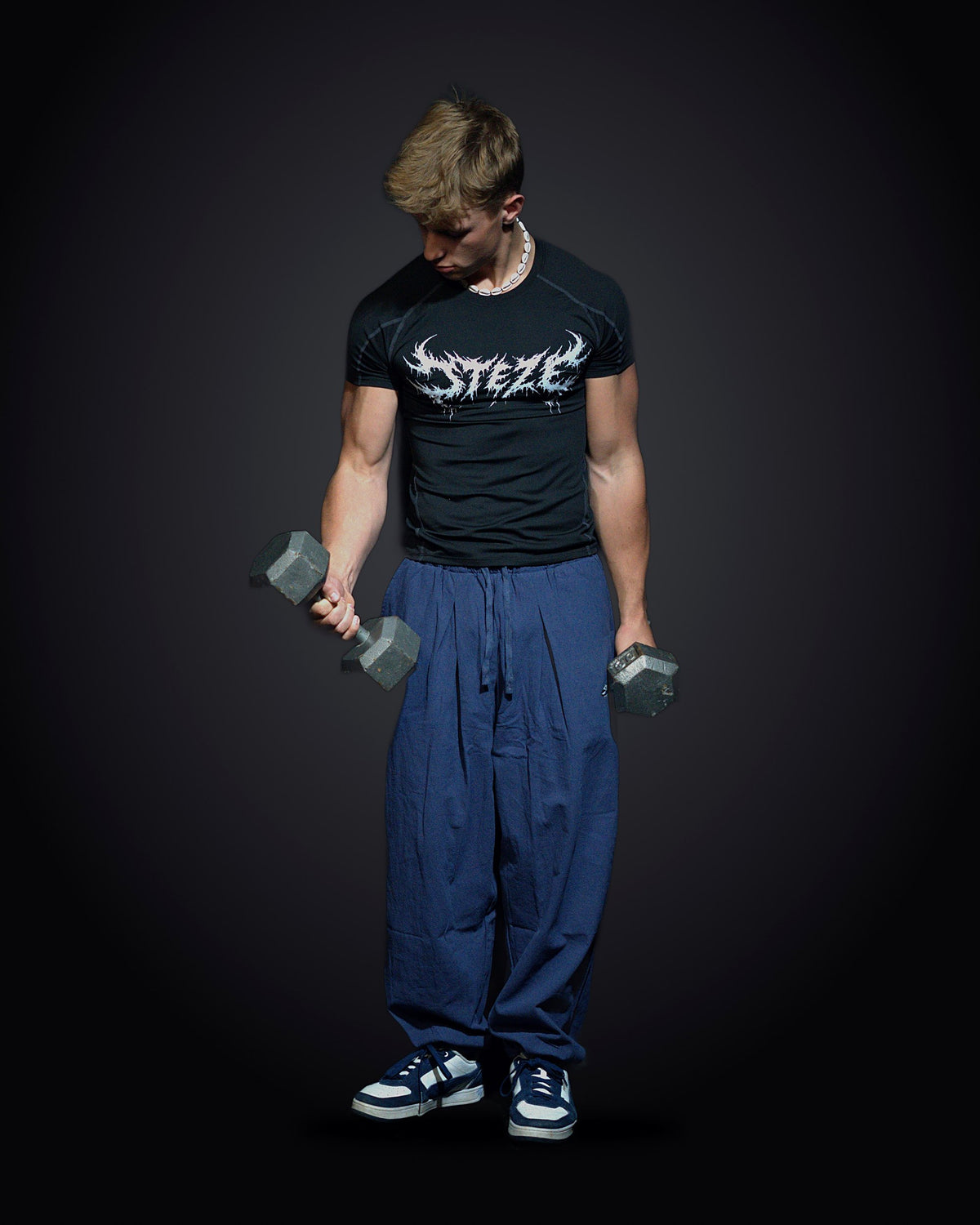 Model wearing STEZE Linen Pant in navy, holding dumbbells
