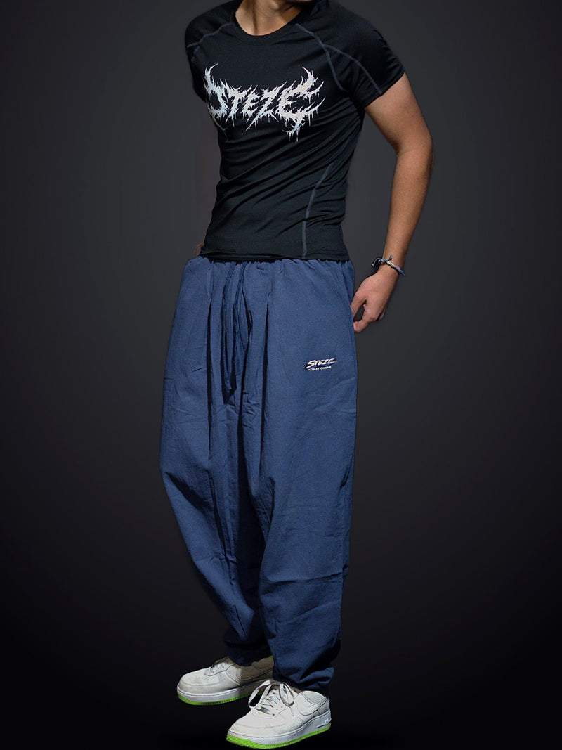 STEZE Linen Pant in navy on model, baggy fit